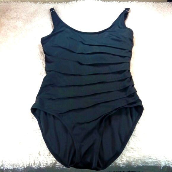 Calvin Klein Black One-Piece Swimsuit Size 18 Adjustable Straps Padded Shelf Bra - Picture 10 of 11